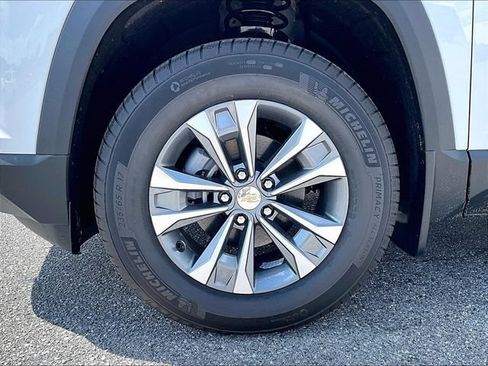 New 2027 Chevrolet Equinox LT w/ Convenience Package II AWD/4WD image 7