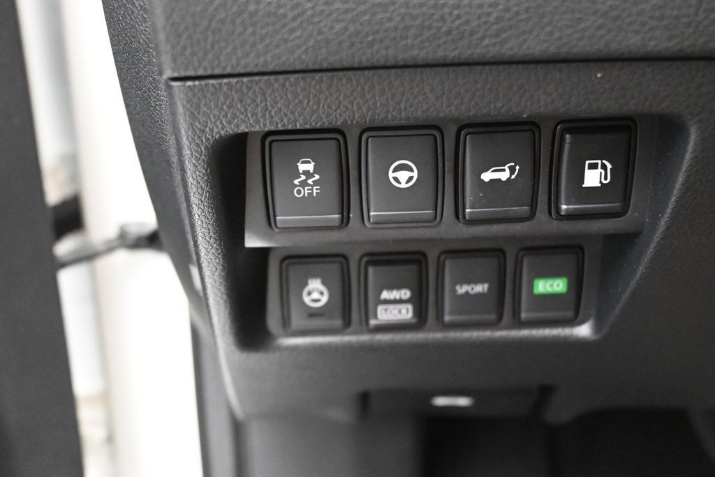 Used 2020 Nissan Rogue SV w/ Premium Package AWD/4WD image 31