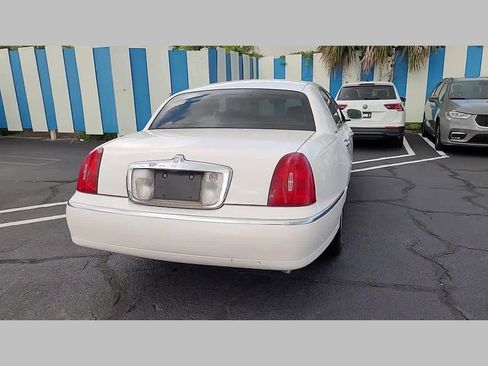 Used 2001 Lincoln Town Car Executive image 21