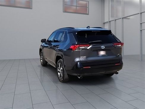 Used 2021 Toyota RAV4 SE image 7