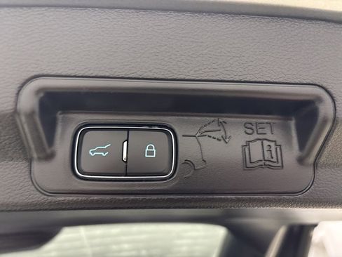 Used 2021 Ford Explorer XLT w/ Equipment Group 202A image 33