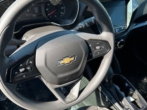 Used 2022 Chevrolet TrailBlazer LT w/ Convenience Package FWD image 10