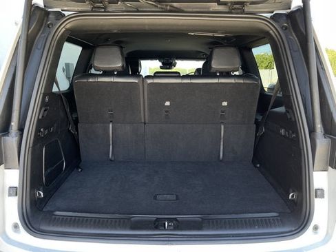 Used 2024 Jeep Wagoneer Series II w/ Flexible Seating Group RWD image 24