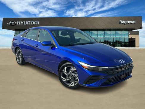 Used 2025 Hyundai Elantra SEL FWD image 1