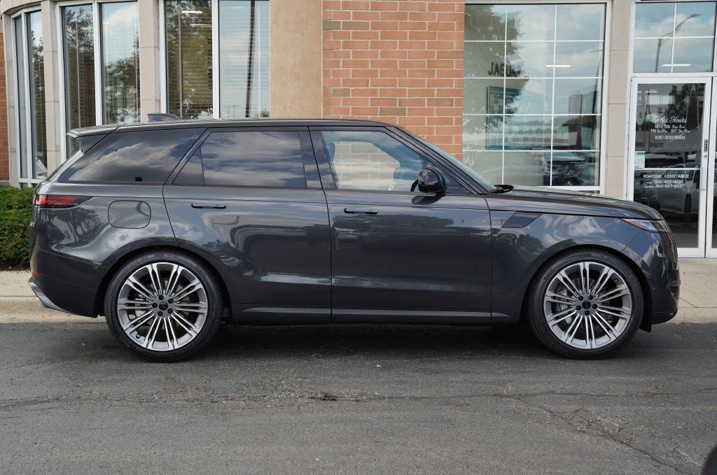 New 2026 Land Rover Range Rover Sport SE AWD/4WD image 7