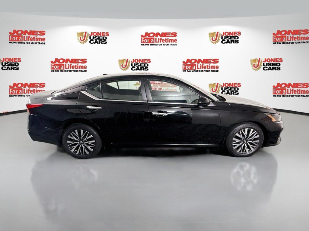 Certified 2023 Nissan Altima 2.5 SV w/ SV Premium Package FWD image 18