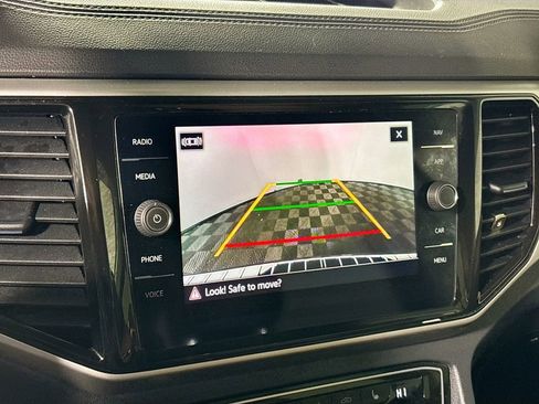 Certified 2022 Volkswagen Atlas SEL R-Line image 18