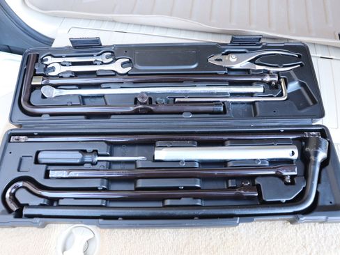 Used 2013 Lexus LX 570 4WD image 83