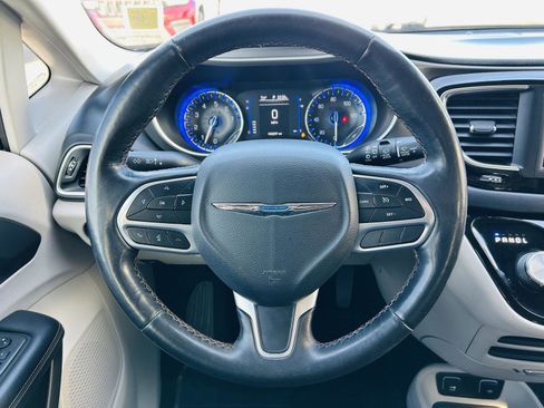 Used 2020 Chrysler Pacifica Touring w/ Cold Weather Group image 14