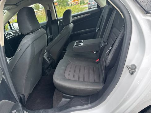 Used 2020 Ford Fusion SE FWD image 26