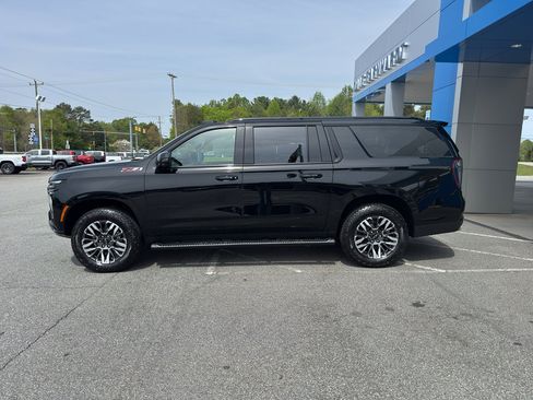 New 2026 Chevrolet Suburban Z71 w/ Z71 Off-Road Package AWD/4WD image 3