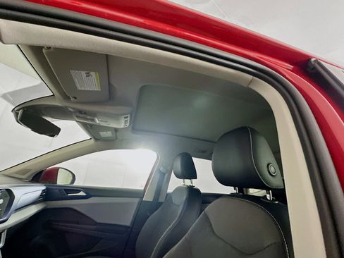 Used 2022 Volkswagen Taos SE w/ Panoramic Sunroof Package image 25