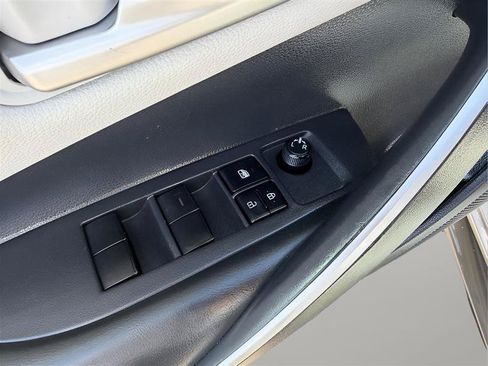 Used 2021 Toyota Corolla SE FWD image 18