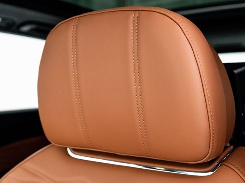 New 2025 Bentley Bentayga Extended Wheelbase image 17