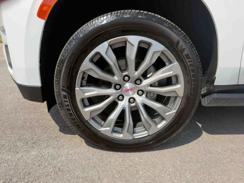 Used 2022 GMC Yukon XL Denali AWD/4WD image 10