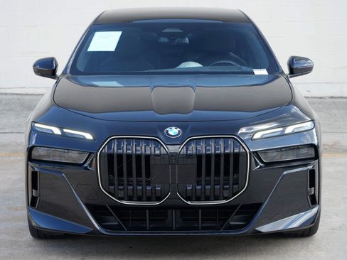 Used 2025 BMW 740i w/ Premium Package RWD image 58