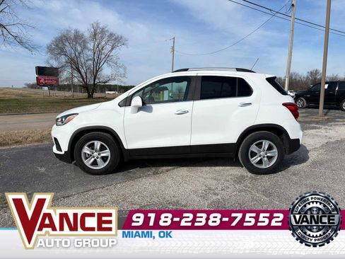 Used 2019 Chevrolet Trax LT w/ LT Convenience Package image 4