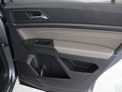 Used 2022 Volkswagen Atlas Cross Sport SE image 27