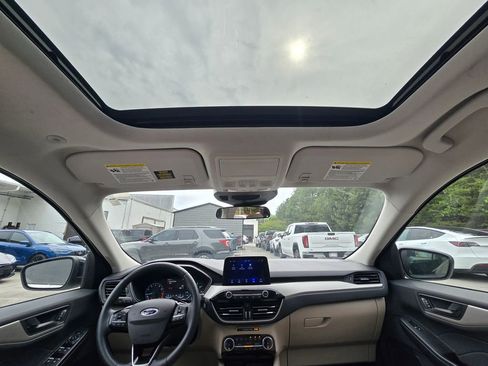 Used 2022 Ford Escape SE w/ SE Sport Appearance Package FWD image 9