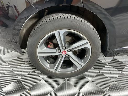 Used 2018 Jaguar F-PACE S image 18