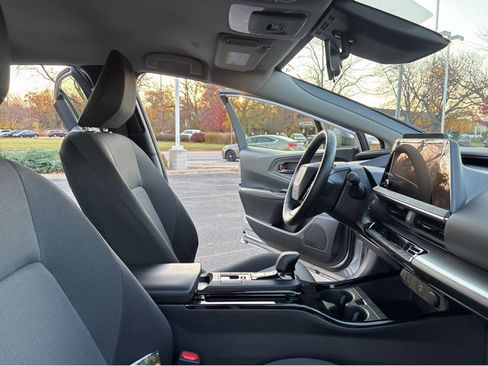 Used 2024 Toyota Prius LE image 35