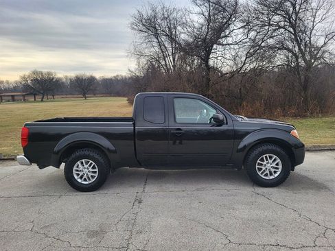 Used 2019 Nissan Frontier SV image 5