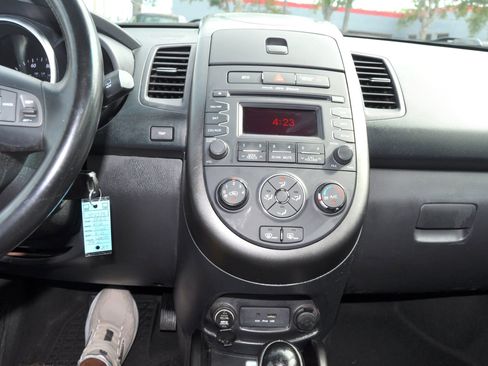 Used 2013 Kia Soul + FWD image 28