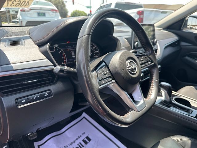 Used 2023 Nissan Altima 2.5 SR FWD image 12