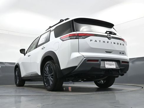 New 2026 Nissan Pathfinder SL w/ SL Premium Package AWD/4WD image 43