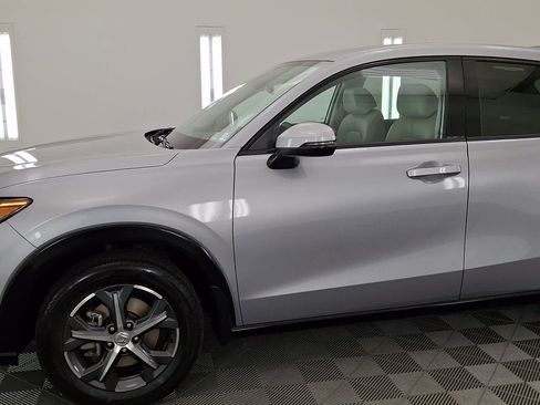 Used 2024 Honda HR-V EX-L image 9