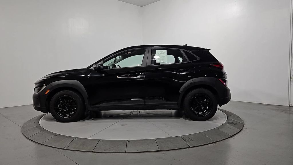 Used 2023 Hyundai Kona SE AWD/4WD image 2