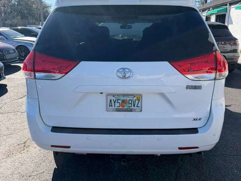 Used 2012 Toyota Sienna XLE w/ XLE Navigation Pkg image 5