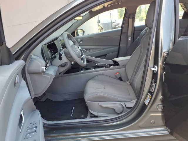 New 2026 Hyundai Elantra SE FWD image 14