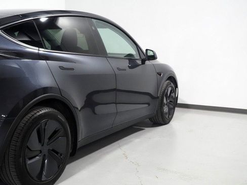 Used 2026 Tesla Model Y 2WD image 59