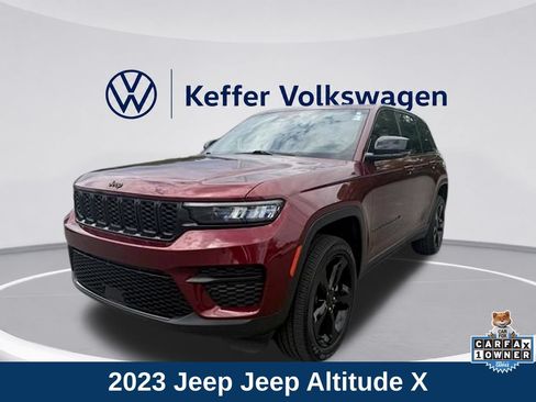 Used 2023 Jeep Grand Cherokee Altitude AWD/4WD image 1