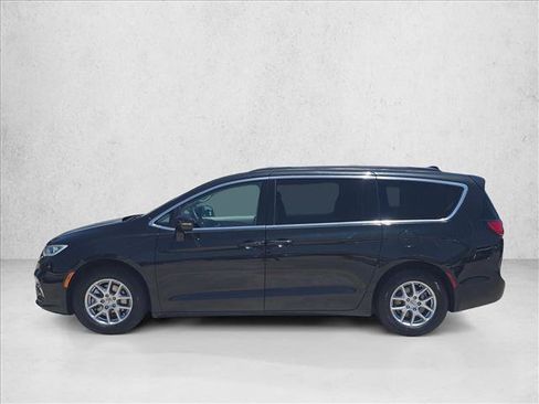 Used 2022 Chrysler Pacifica Touring-L FWD image 8