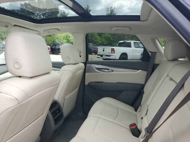 Certified 2022 Cadillac XT5 Premium Luxury AWD/4WD image 9