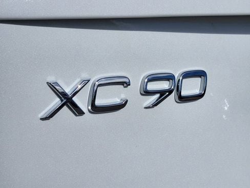 New 2026 Volvo XC90 B6 Plus w/ Protection Package Premier image 16