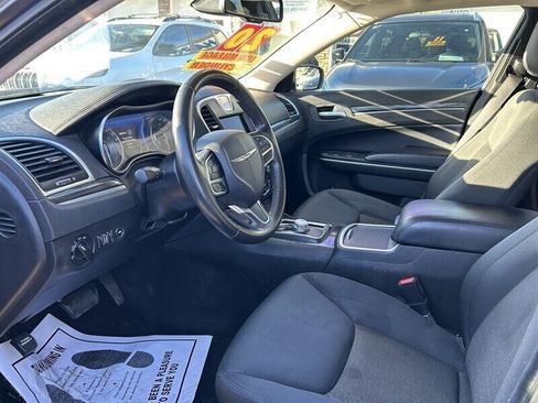Used 2020 Chrysler 300 Touring image 15