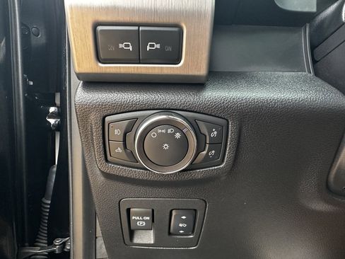 Used 2018 Ford F150 Platinum w/ Equipment Group 701A Luxury image 43