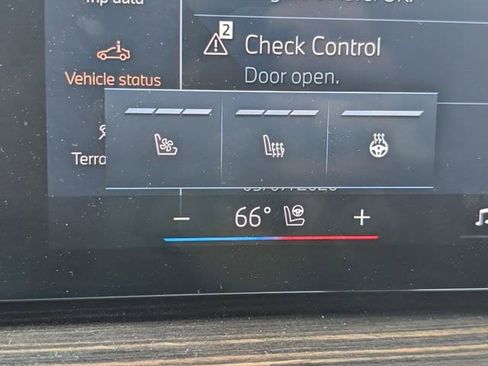 Used 2025 BMW X7 xDrive40i w/ Premium Package image 16