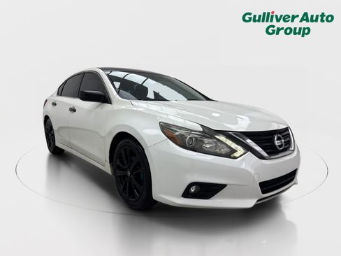 Used 2017 Nissan Altima 2.5 SR w/ Midnight Edition Package FWD image 13