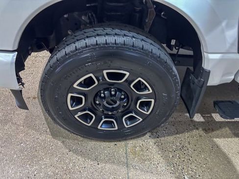 Used 2024 Ford F250 Platinum image 31