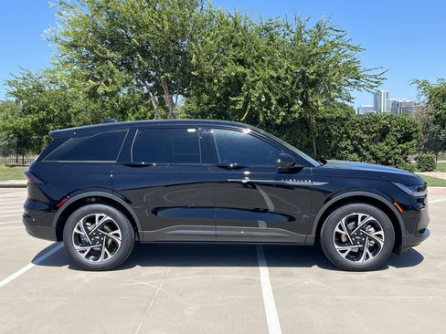 New 2025 Lincoln Nautilus Premier w/ Equipment Group 102A image 10