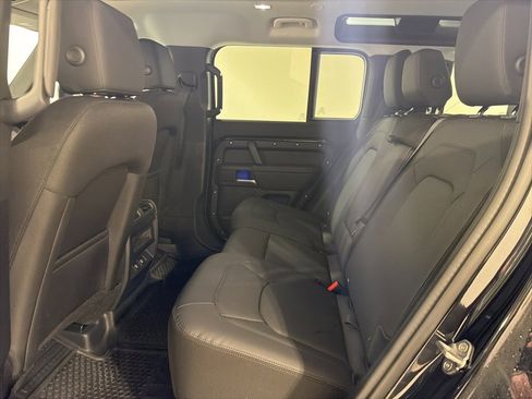 Used 2025 Land Rover Defender 110 S image 22