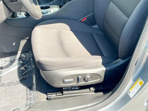 Used 2025 Chevrolet Malibu LT FWD image 13