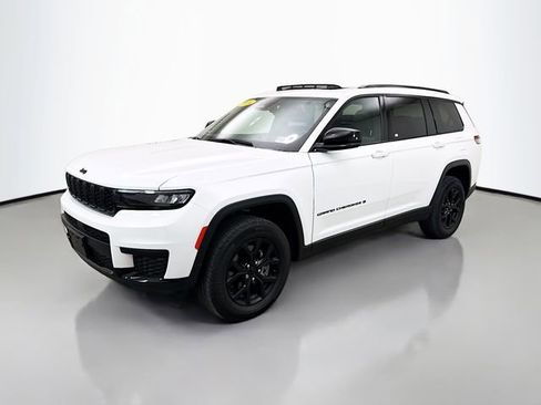 Used 2024 Jeep Grand Cherokee L Altitude AWD/4WD image 3