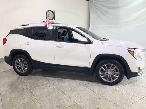 Used 2024 GMC Terrain SLT image 9