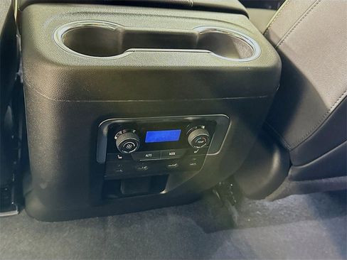 New 2025 Chevrolet Suburban Premier image 21