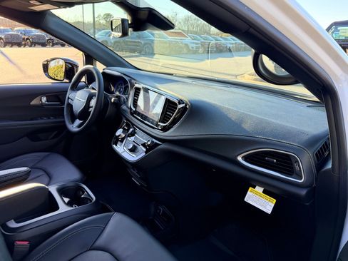 New 2026 Chrysler Pacifica Select w/ S Appearance Package FWD image 22